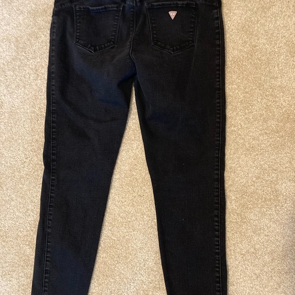 Guess stretch jeans, slightly distressed black. Size large. Gre… - Picture 7 of 7